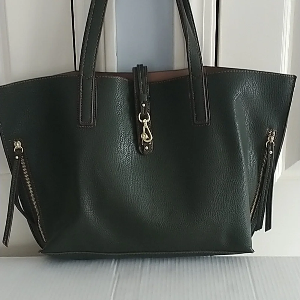 Travanti Pebble Faux Leather Olive Green Tote large with Pouch - Picture 6 of 10